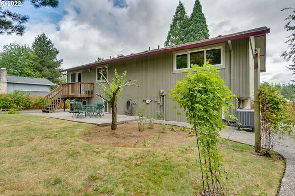 7108 NE Meadows Dr, Vancouver, WA 98662