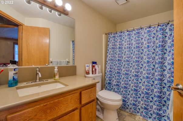 15713 NE 6th Cir, Vancouver, WA 98684