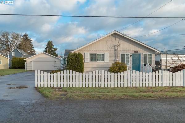 603 S Maple St, Kelso, WA 98626