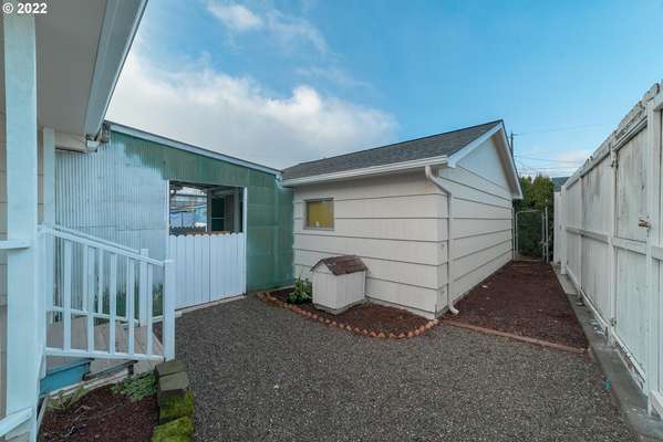 603 S Maple St, Kelso, WA 98626