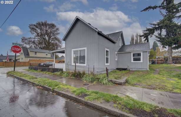 206  Lincoln St, Kelso, WA 98626