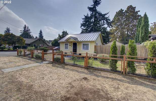 2702  P St, Vancouver, WA 98663