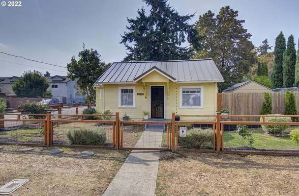 2702  P St, Vancouver, WA 98663