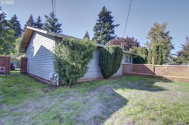 4208 E 17th St, Vancouver, WA 98661