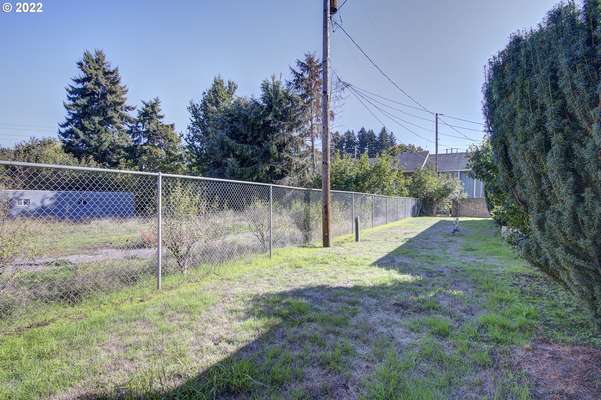 4208 E 17th St, Vancouver, WA 98661