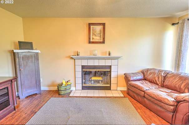 17306 NE 6th St, Vancouver, WA 98684