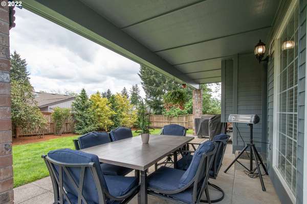 2707 SE Briarwood Dr, Vancouver, WA 98683