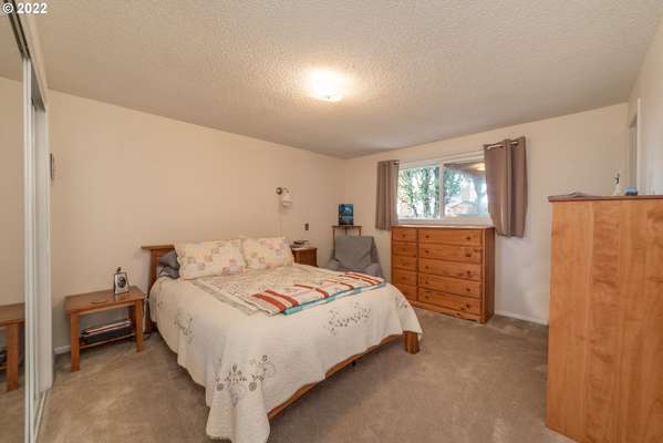 15713 SE 2nd St, Vancouver, WA 98684