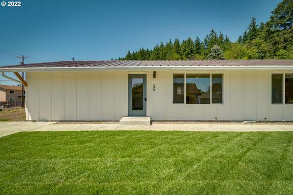 1002  Cedar St, Kalama, WA 98625