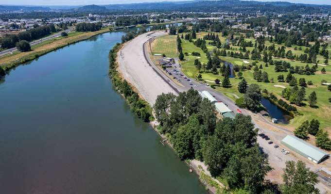 2106 S River Rd, Kelso, WA 98626