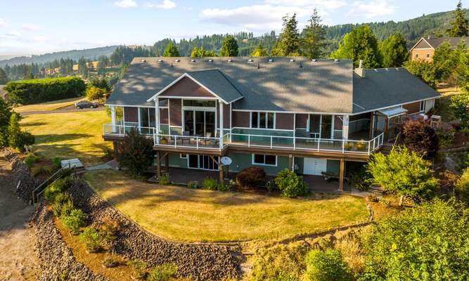 206  Pebble Ln, Kalama, WA 98625