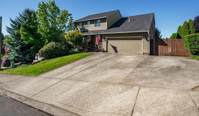 652 E Pioneer Loop, La Center, WA 98629