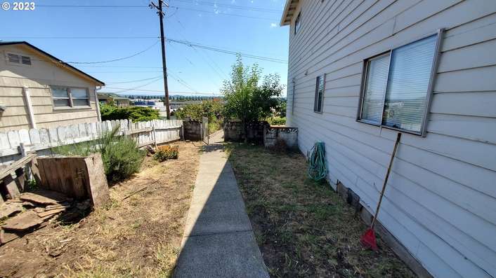 2122 E 5th St, Vancouver, WA 98661