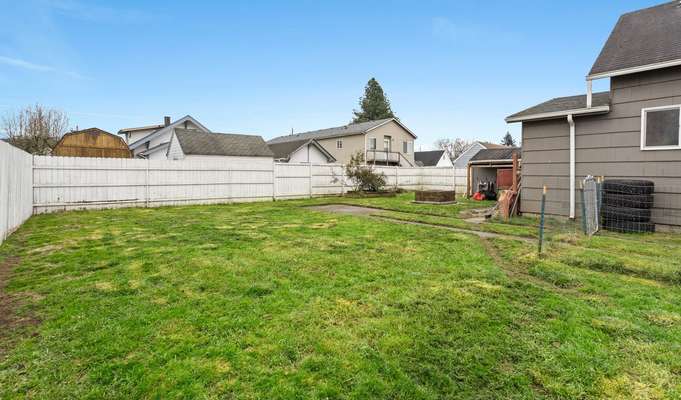 812 S 5th Ave, Kelso, WA 98626