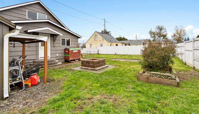 812 S 5th Ave, Kelso, WA 98626