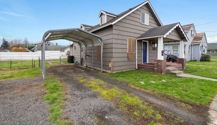 812 S 5th Ave, Kelso, WA 98626