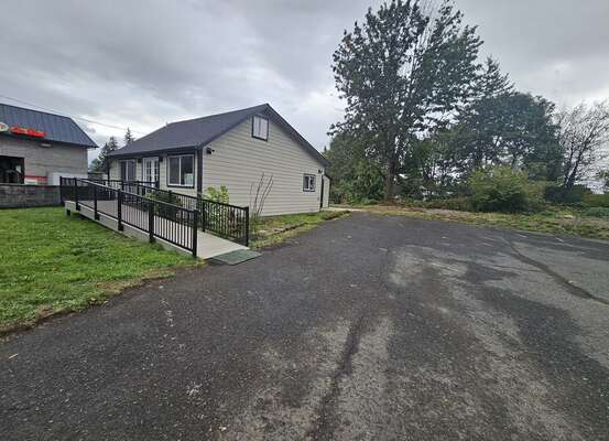 1022  E St, Washougal, WA 98671