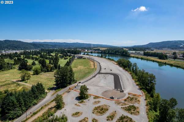 2076 S River Rd, Kelso, WA 98626