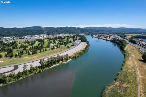 2076 S River Rd, Kelso, WA 98626