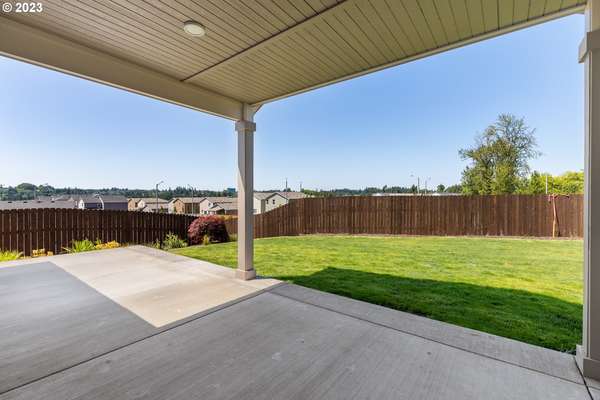 1524 W 14th Ave, La Center, WA 98629