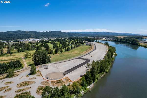 2048 S River Rd, Kelso, WA 98626