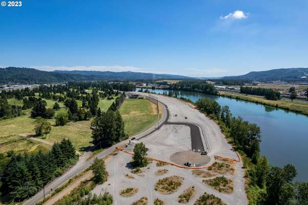 2130 S River Rd, Kelso, WA 98626