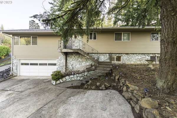 402  Coal Creek Rd, Longview, WA 98632