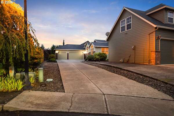 12003 NW 25th Ct, Vancouver, WA 98685