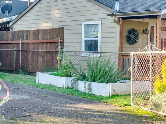 1911 W 27th St, Vancouver, WA 98660