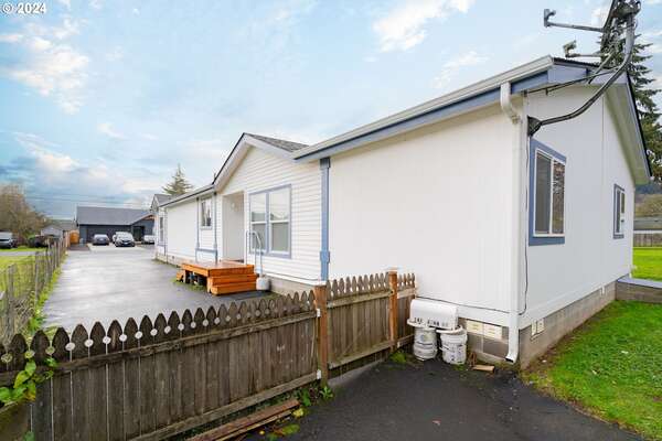 146  John St, Kelso, WA 98626