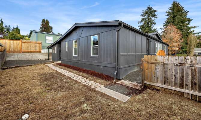 1206 W B Ave, La Center, WA 98629