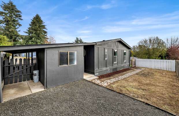 1206 W B Ave, La Center, WA 98629