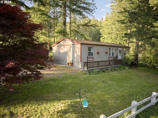 3051  Loop Rd, Stevenson, WA 98648