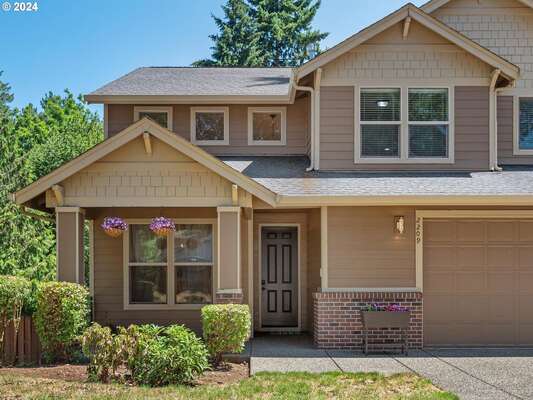 2209 NE Village Green Dr, Vancouver, WA 98684