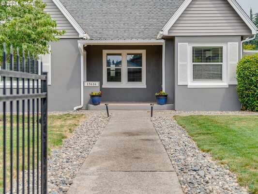 15616 NE 34th St, Vancouver, WA 98682