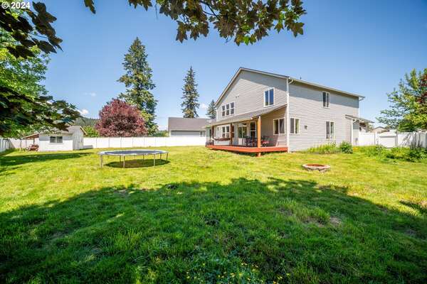 401 E Oak St, Yacolt, WA 98675