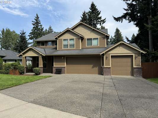 2209 NE Village Green Dr, Vancouver, WA 98684