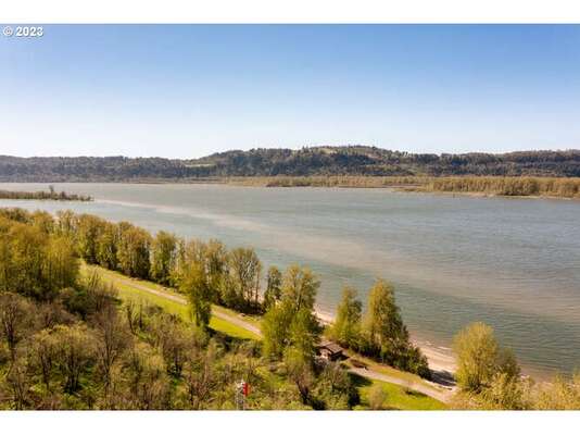 4165  Z St, Washougal, WA 98671