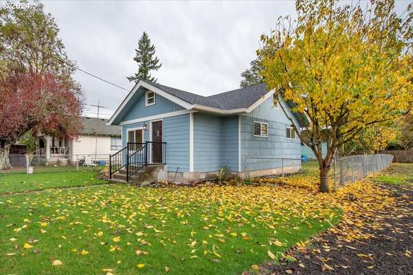 1010 S 7th Ave, Kelso, WA 98626