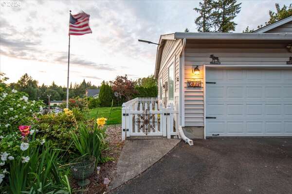 307 W 3rd Ct, La Center, WA 98629