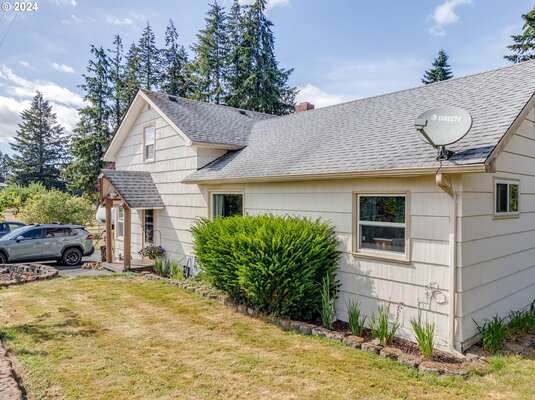 1717  Holcomb Rd, Kelso, WA 98626