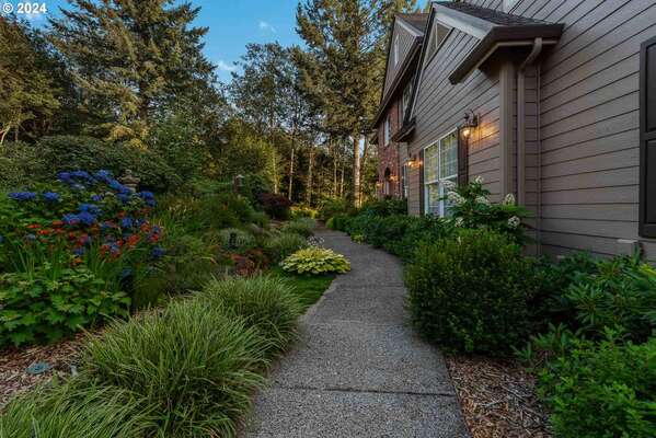 9100 NE Livingston Mountain Ct, Camas, WA 98607