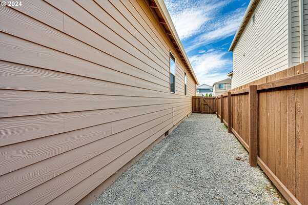 1419 W 16th Cir, La Center, WA 98629