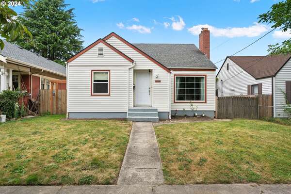 1102 S 3rd Ave, Kelso, WA 98626