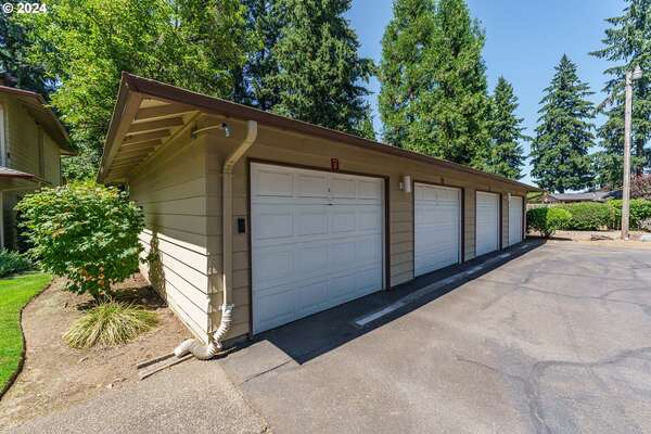 13600 NE 18th St #2, Vancouver, WA 98684