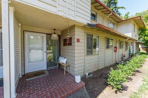 13600 NE 18th St #2, Vancouver, WA 98684