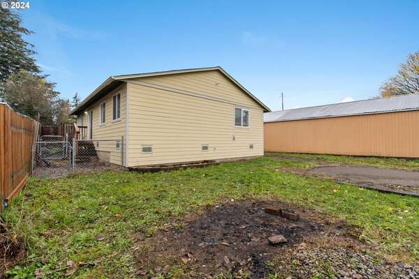 2280  F St, Washougal, WA 98671