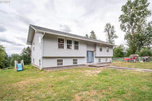 105  Hurn Rd, Woodland, WA 98674