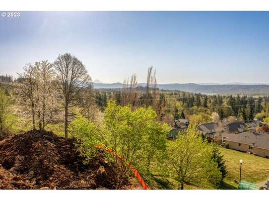 4095  Z St, Washougal, WA 98671