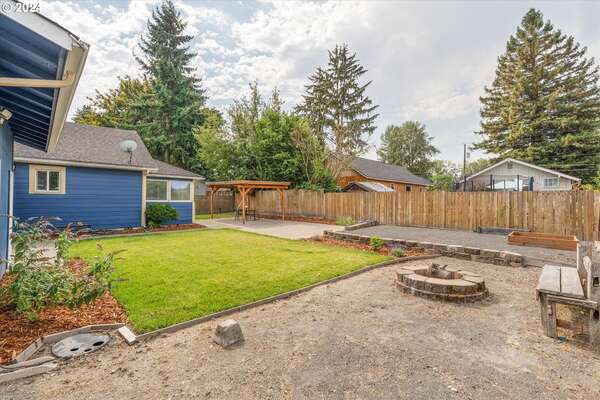 1117 N 3rd Ave, Kelso, WA 98626